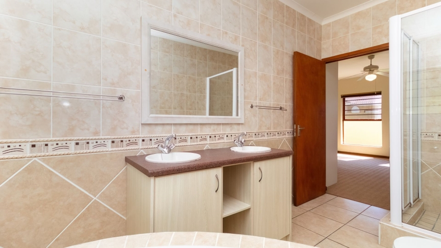 3 Bedroom Property for Sale in Sandbaai Western Cape